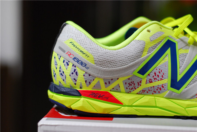 极速精灵！NB顶级马拉松比赛鞋New Balance RC1600 v2评测