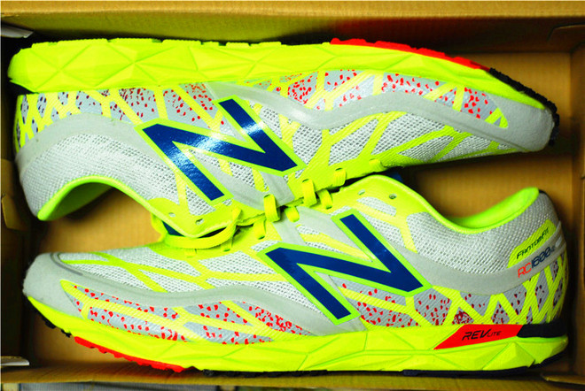 极速精灵！NB顶级马拉松比赛鞋New Balance RC1600 v2评测