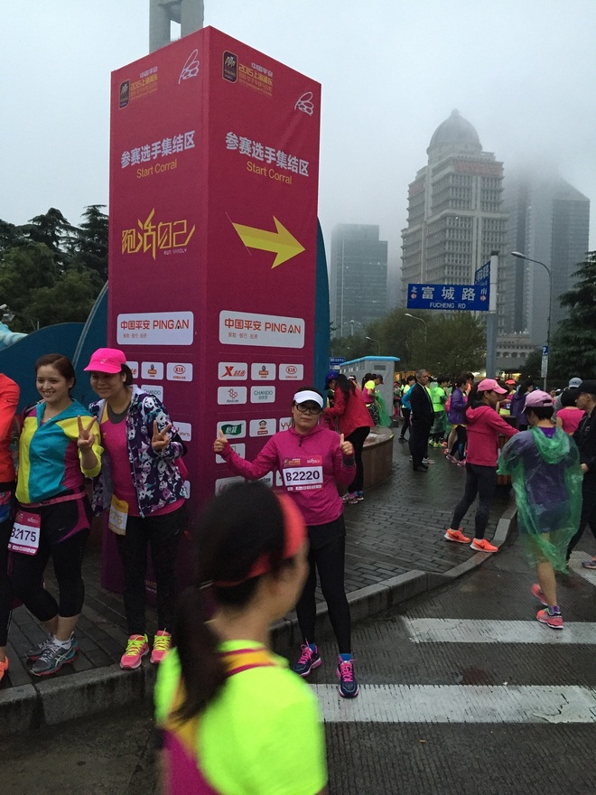 在雨中，每一步都是不同的风景