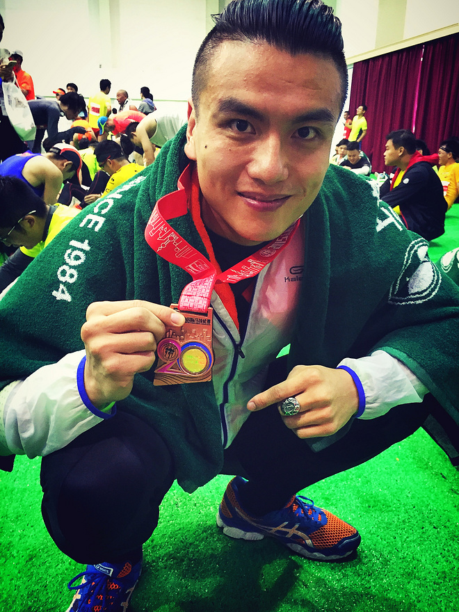 就算大雨让整座城市颠倒，也拦不住我们完赛！