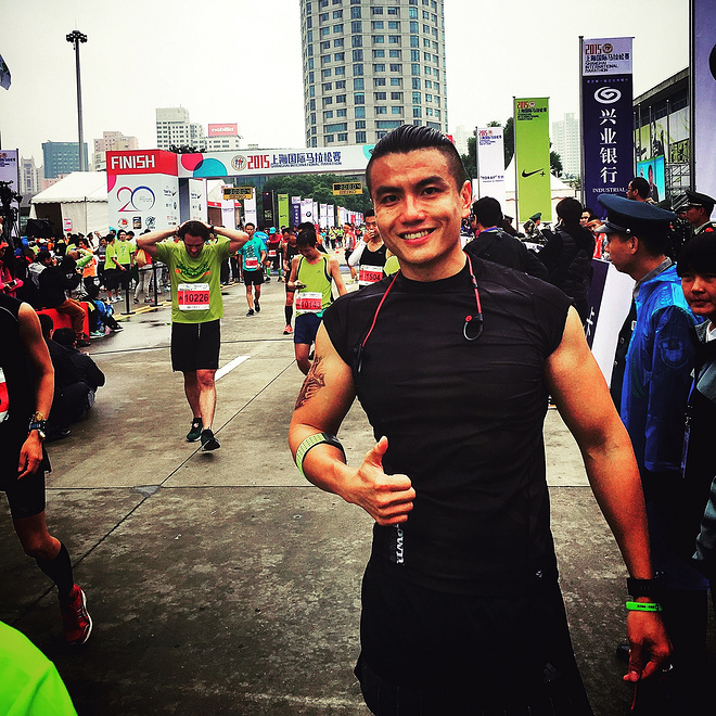 就算大雨让整座城市颠倒，也拦不住我们完赛！