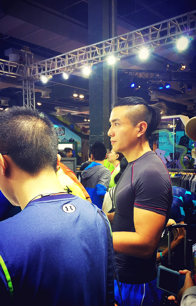 就算大雨让整座城市颠倒，也拦不住我们完赛！