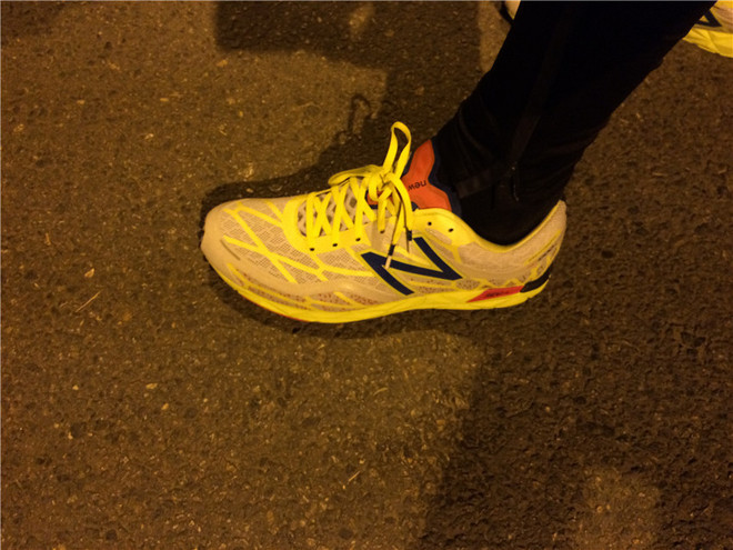 极速精灵！NB顶级马拉松比赛鞋New Balance RC1600 v2评测