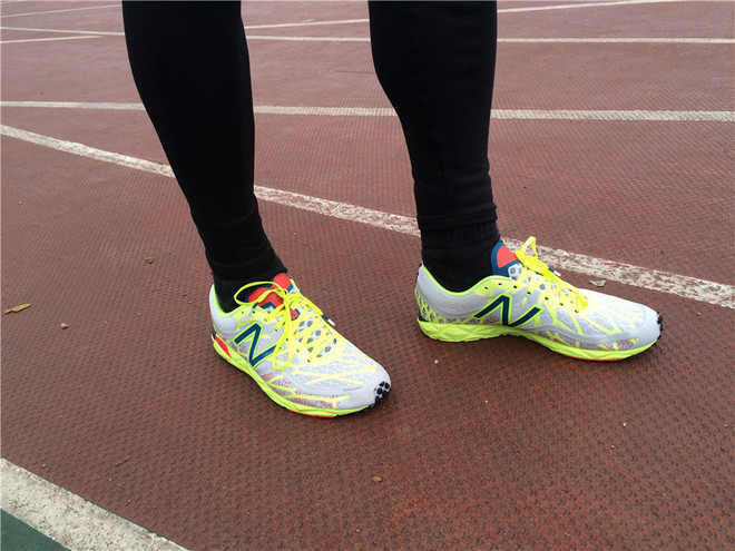 极速精灵！NB顶级马拉松比赛鞋New Balance RC1600 v2评测
