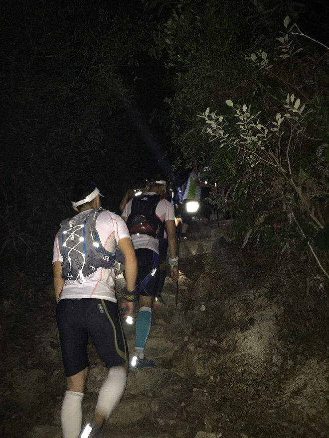 四个人，八条腿，一颗心，我们共同的乐施毅行者