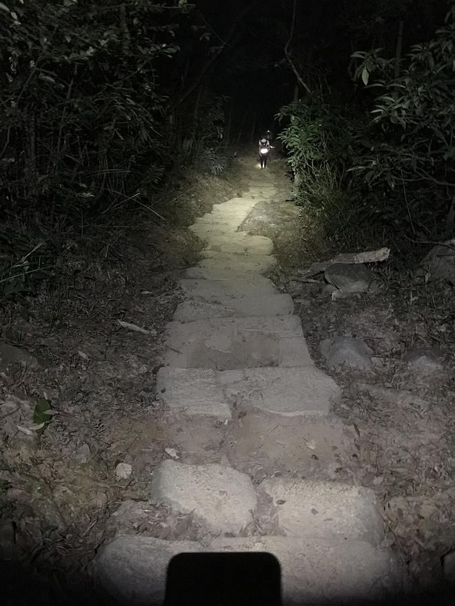 四个人，八条腿，一颗心，我们共同的乐施毅行者