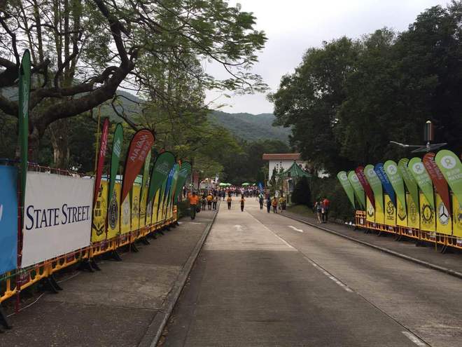 四个人，八条腿，一颗心，我们共同的乐施毅行者