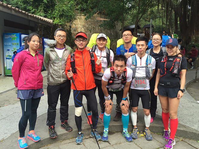 四个人，八条腿，一颗心，我们共同的乐施毅行者