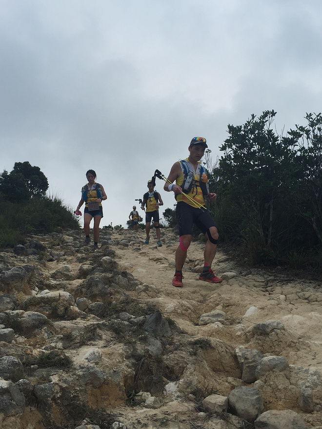 四个人，八条腿，一颗心，我们共同的乐施毅行者