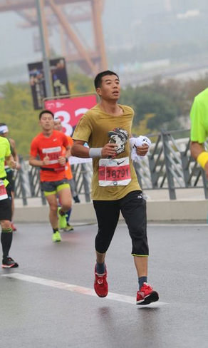 侬好上马 | 46岁上海马拉松实现PB(3小时17分35秒)