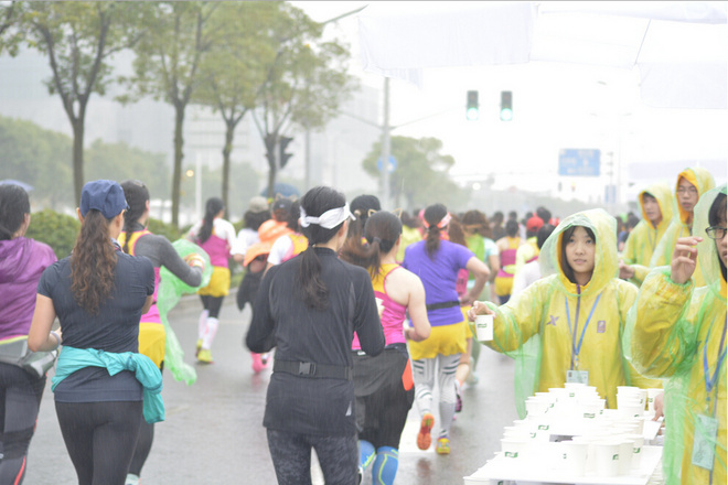 美，在路上；跑，活自己——上海浦东国际女子半程马拉松赛众测报告