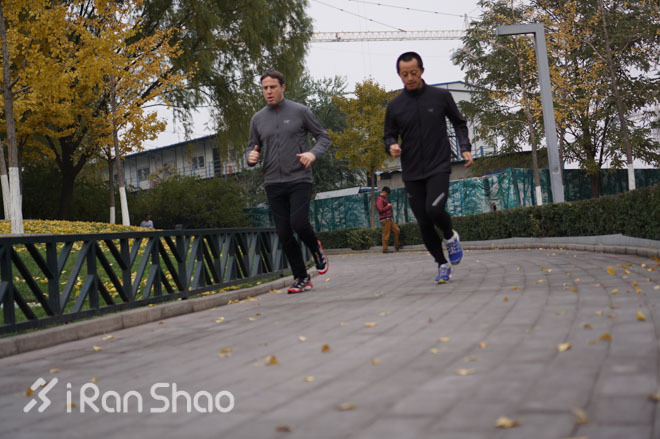 现场 | 赶在银杏叶落下时，分秒不差跑玩半马——Salomon城市越野北京站