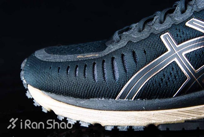 ASICS MetaRun 跑鞋