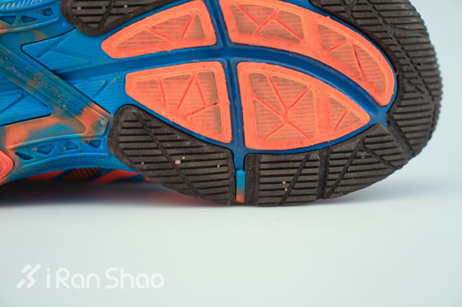 评测 | asics Noosa 10，像辆风格硬朗的美式肌肉车一样飞驰