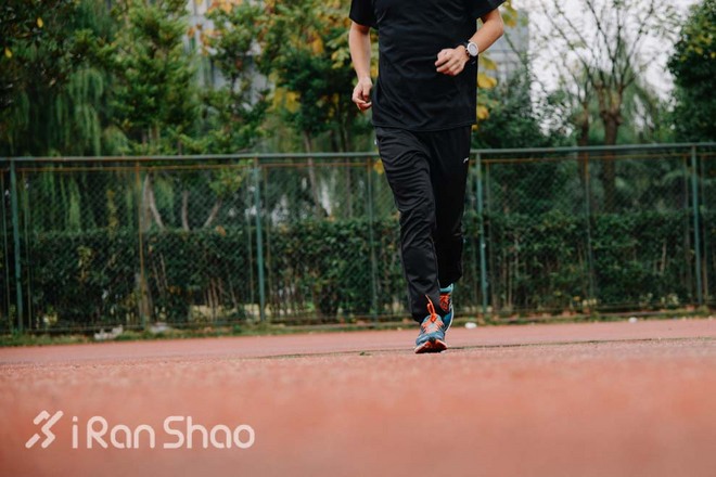 评测 | Saucony 圣康尼 Triumph ISO，向那些缓震弱鸡跑鞋致敬