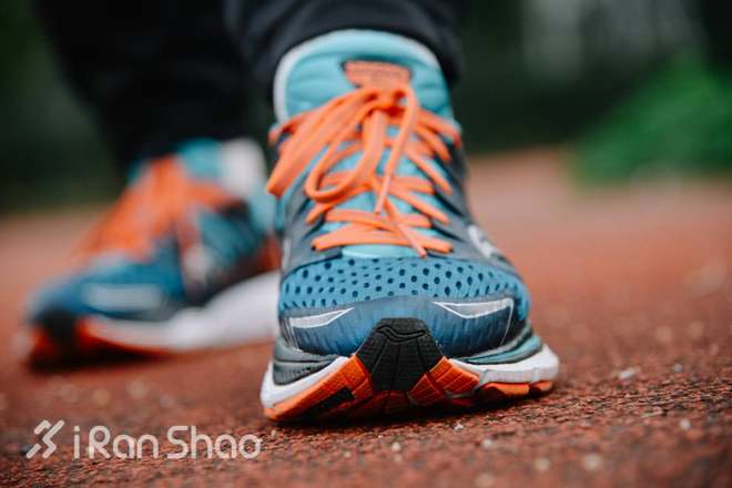 评测 | Saucony 圣康尼 Triumph ISO，向那些缓震弱鸡跑鞋致敬