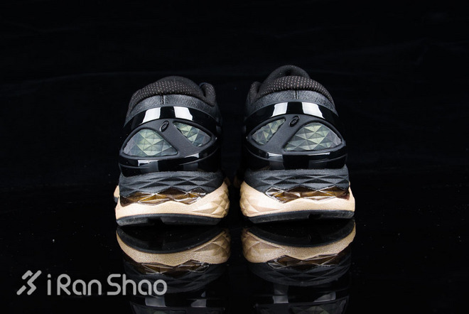 ASICS MetaRun 跑鞋