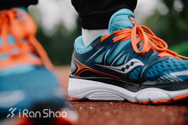 评测 | Saucony 圣康尼 Triumph ISO，向那些缓震弱鸡跑鞋致敬