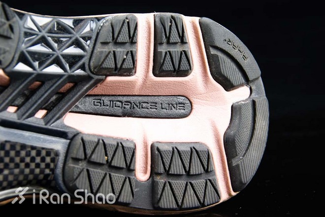 ASICS MetaRun 跑鞋鞋底