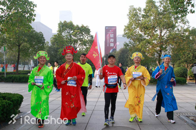 回顾 | 首届南马，一场“出人意料”的马拉松