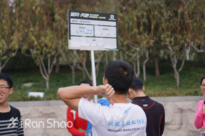 现场 | 赶在银杏叶落下时，分秒不差跑玩半马——Salomon城市越野北京站
