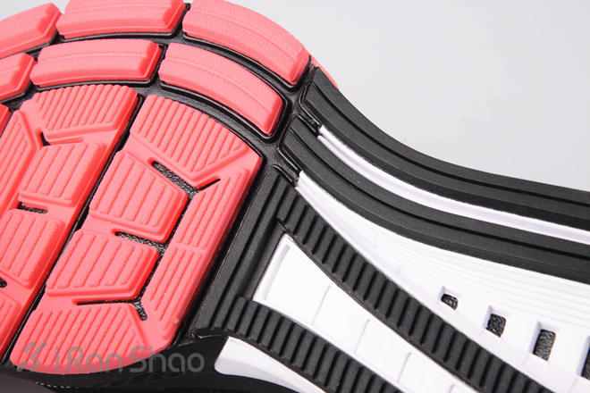 开箱 | Nike Air Zoom Vomero 10，漂亮得不像实力派