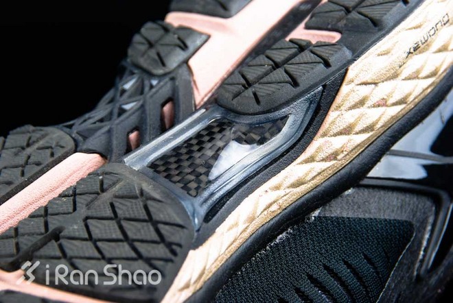 ASICS MetaRun 跑鞋鞋底
