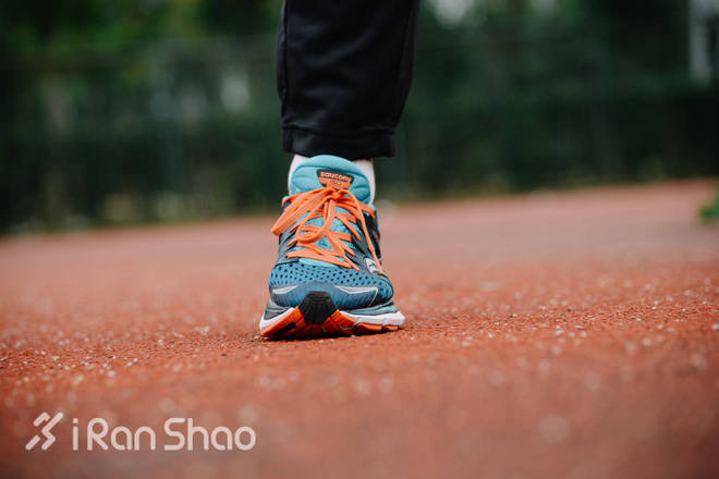 评测 | Saucony 圣康尼 Triumph ISO，向那些缓震弱鸡跑鞋致敬