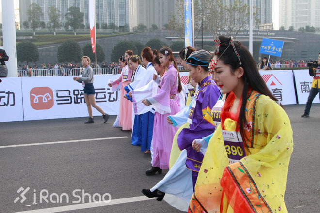 回顾 | 首届南马，一场“出人意料”的马拉松