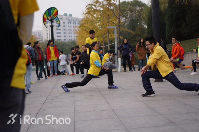 现场 | 赶在银杏叶落下时，分秒不差跑玩半马——Salomon城市越野北京站