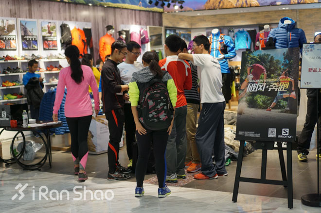 现场 | 赶在银杏叶落下时，分秒不差跑玩半马——Salomon城市越野北京站