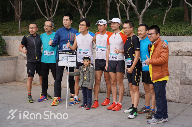 现场 | 赶在银杏叶落下时，分秒不差跑玩半马——Salomon城市越野北京站