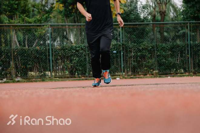 评测 | Saucony 圣康尼 Triumph ISO，向那些缓震弱鸡跑鞋致敬