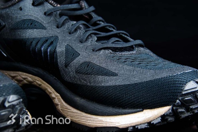 ASICS MetaRun 跑鞋