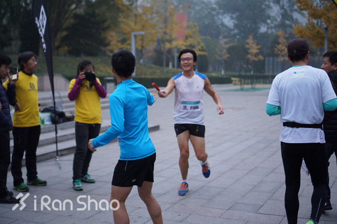 现场 | 赶在银杏叶落下时，分秒不差跑玩半马——Salomon城市越野北京站