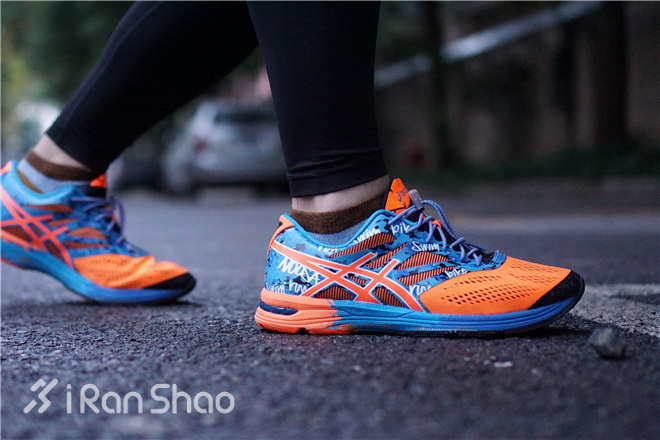 评测 | asics Noosa 10，像辆风格硬朗的美式肌肉车一样飞驰