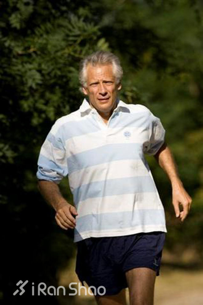 人物 | 全马进三的法国前总理，多米尼克·德维尔潘