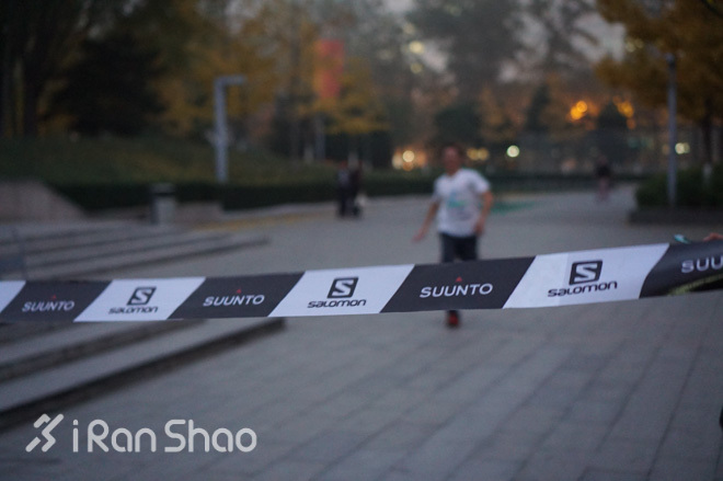 现场 | 赶在银杏叶落下时，分秒不差跑玩半马——Salomon城市越野北京站