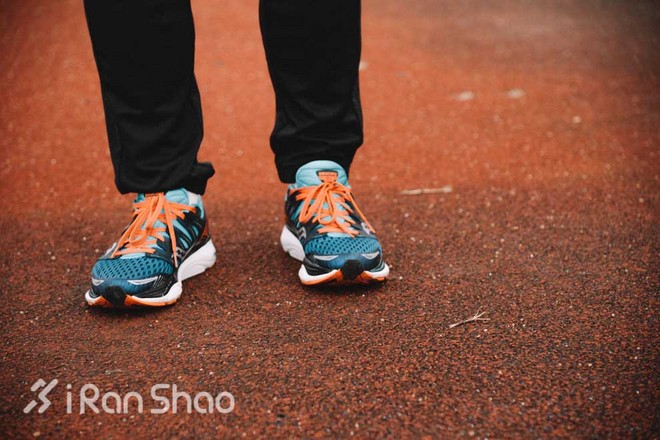 评测 | Saucony 圣康尼 Triumph ISO，向那些缓震弱鸡跑鞋致敬