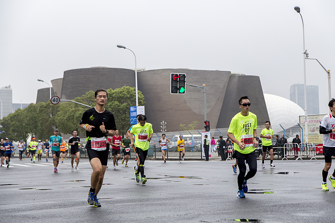 “侬好上马”让我们单纯的跑下去