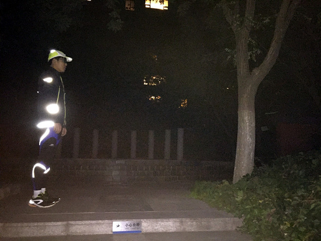 “夜不能寐 跑不能停”Kalenji夜跑配件体验