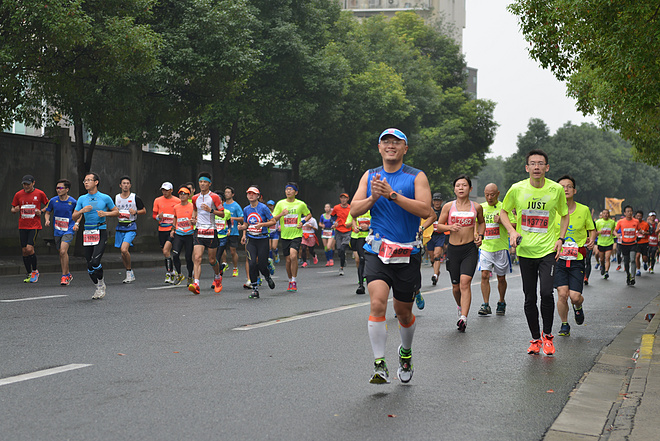 “侬好上马”让我们单纯的跑下去