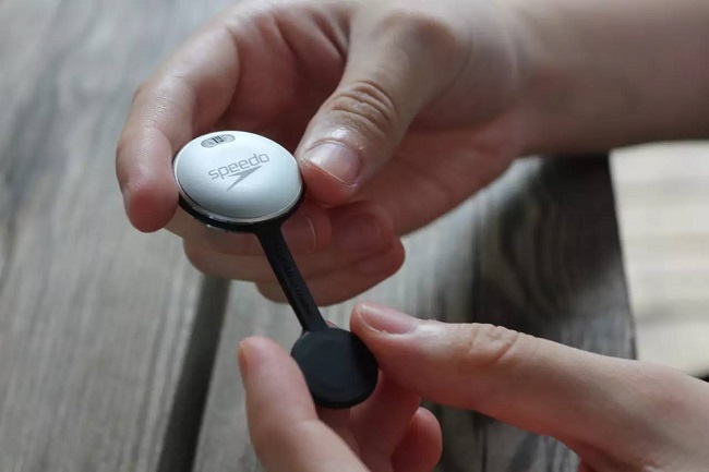 【众测报告】简约不简单，黑与白的时尚体验—Misfit Shine Speedo运动手环短评