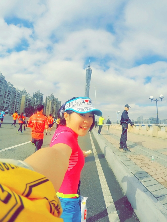 与你相遇 好幸运 无与伦比的那一抹广州蓝——记2015广州马拉松赛