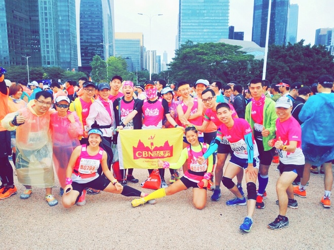 与你相遇 好幸运 无与伦比的那一抹广州蓝——记2015广州马拉松赛