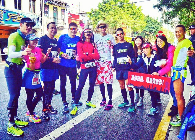 与你相遇 好幸运 无与伦比的那一抹广州蓝——记2015广州马拉松赛