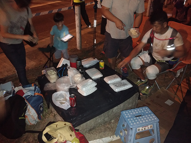 毅行者就是一場一期一會的山友嘉年華；只是麥理浩徑不是我的菜。