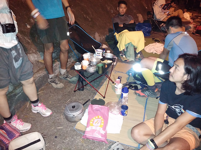 毅行者就是一場一期一會的山友嘉年華；只是麥理浩徑不是我的菜。