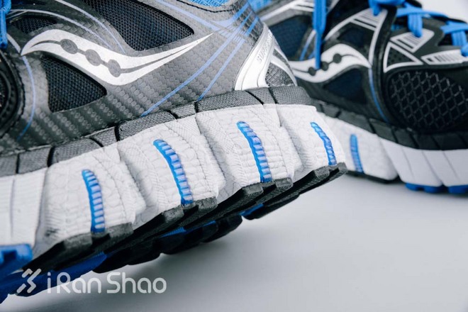 开箱 | Saucony 圣康尼 Redeemer ISO， 劳斯莱斯中的肌肉救世主