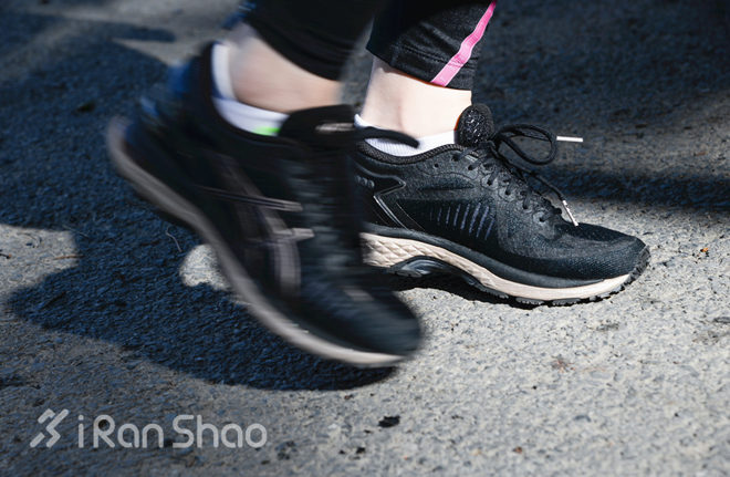 跑鞋 | ASICS亚瑟士 MetaRun，长距离跑鞋的黑金之选！